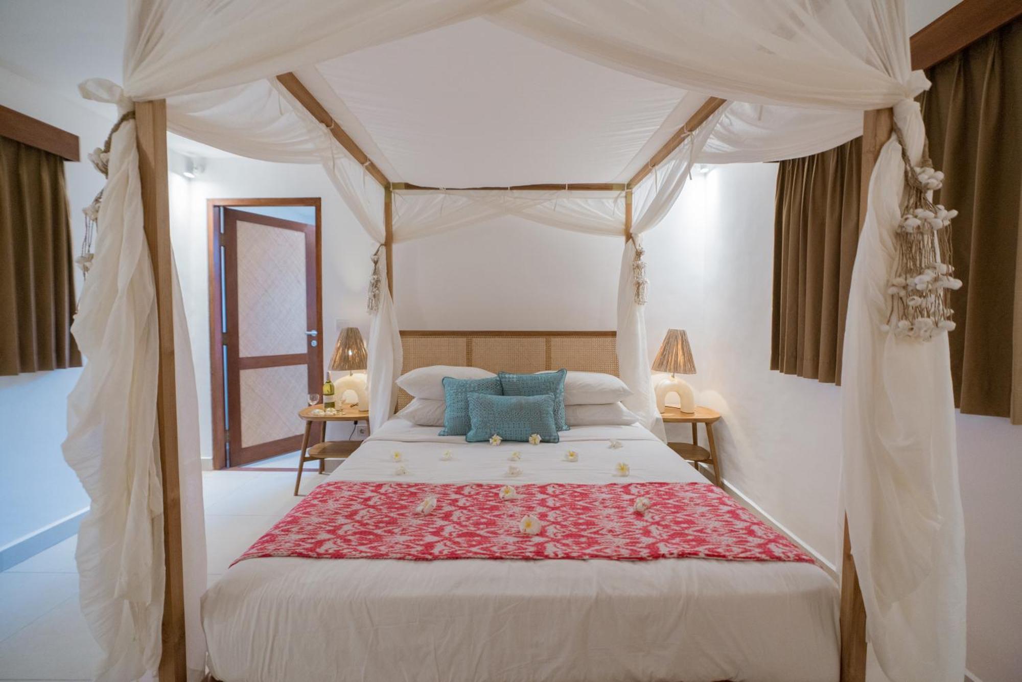 The Gili Beach Resort Gili Trawangan Esterno foto