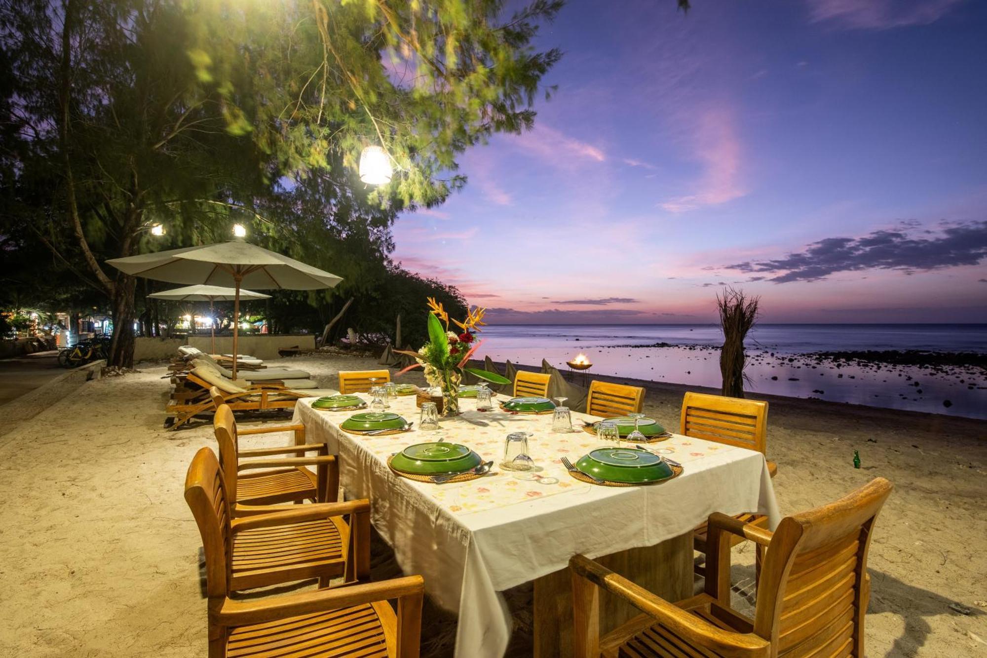 The Gili Beach Resort Gili Trawangan Esterno foto